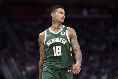 เจ้าหน้าที่ของ Bucks: คุซมาข้อเท้าซ้ายแพลง และจะไม่กลับมาสำหรับเกมนี้