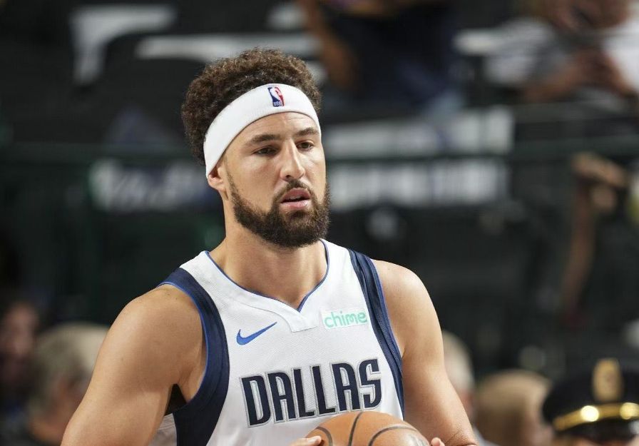การรับประกันการเปิดตัวครั้งแรกที่สัญญาไว้หมดไปแล้ว! เคลย์ลงเล่นเป็นตัวสำรองครั้งแรกในอาชีพแมฟเวอริกส์