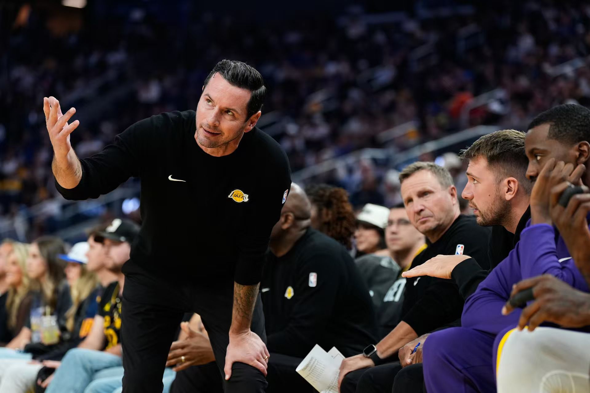 ผู้เล่น Lakers ทั้งห้าคนทำคะแนนได้สองเท่าในเกมเยือนที่ชนะ Pelicans Redick: สมาชิกทุกคนได้รับการคาดหวังให้เล่นเกมติดต่อกัน