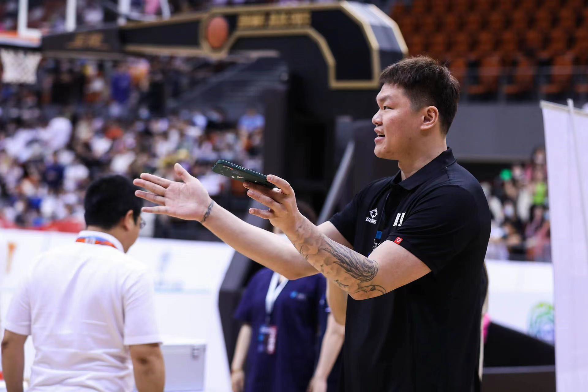 Zhu Fangyu พูดถึงการเซ็นสัญญากับอดีตผู้เล่นเวทมนตร์ Quinn: ความสามารถทางเทคนิคที่ครอบคลุมของเขาคือนักรบหกเหลี่ยม